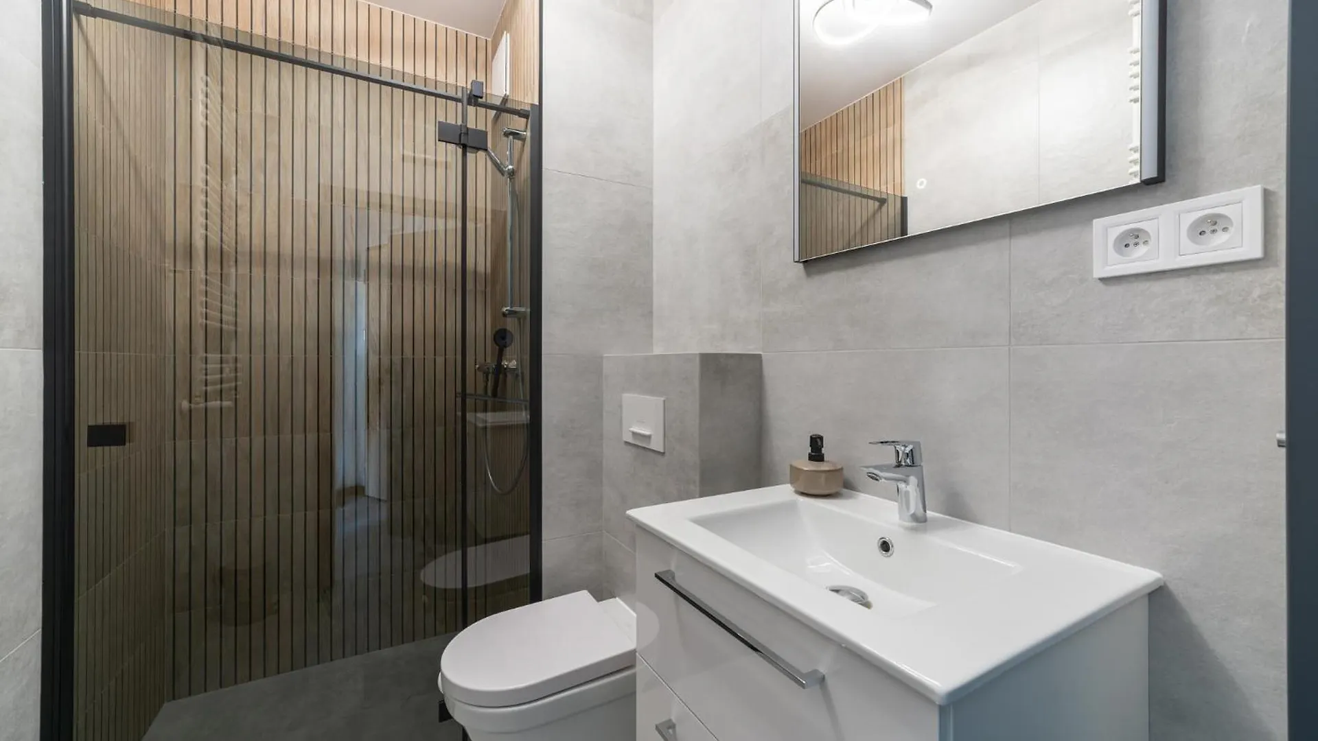 Apartment Nowe Apartamenty Warszawa Wiktoryn Tv Smart Wi-Fi